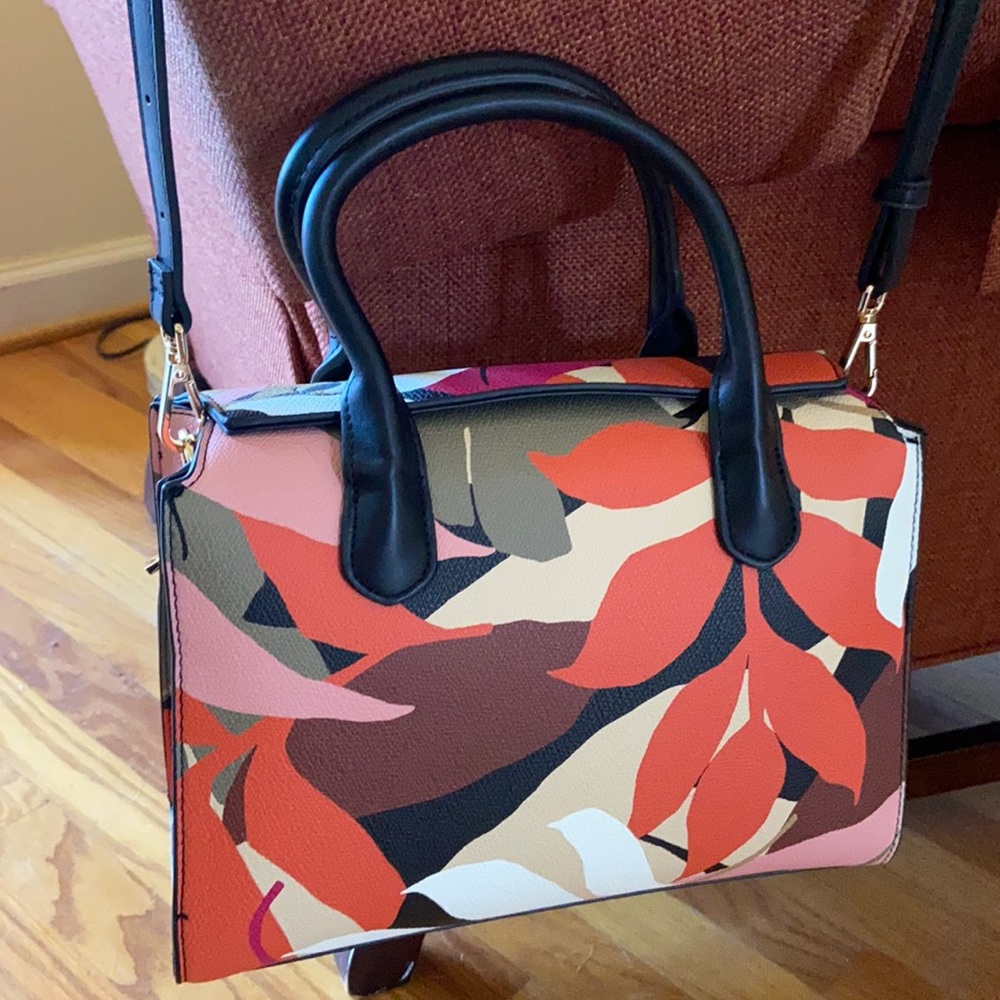 Floral “Dr.’s Bag” with black handles, long adjustable strap w/pockets in & out!